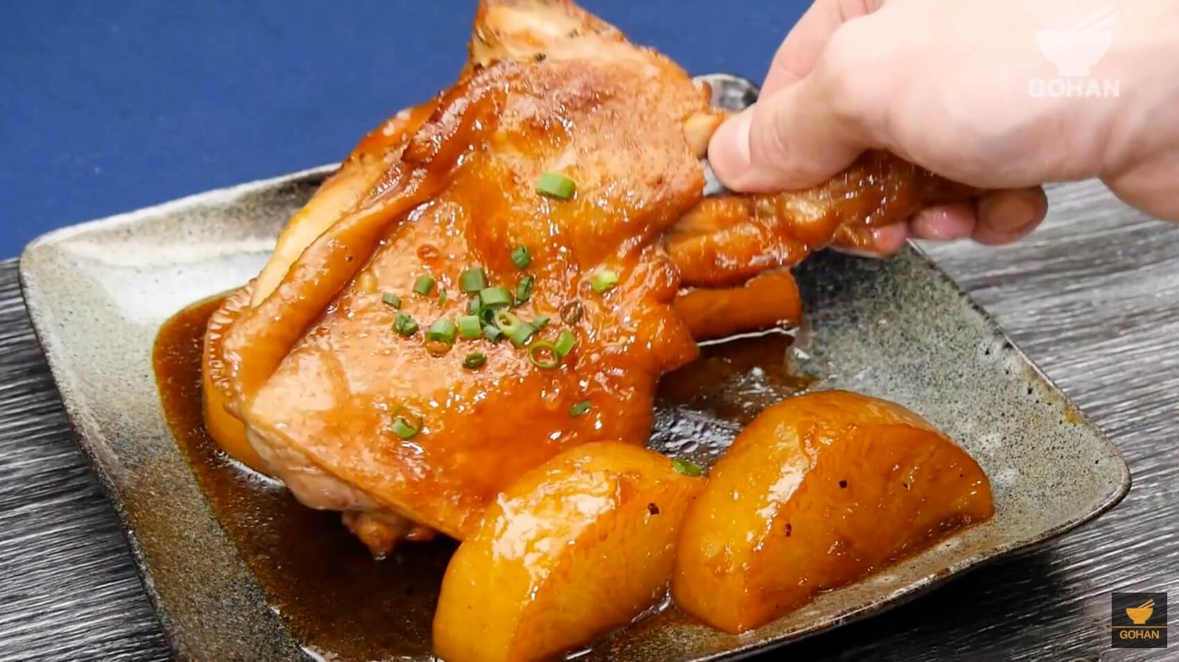 ホロホロの鶏肉が最高 骨つき鶏と大根のビール煮 の作り方 簡単男飯レシピ 作り方 Gohan