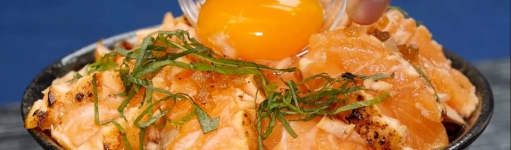 サーモンと卵黄