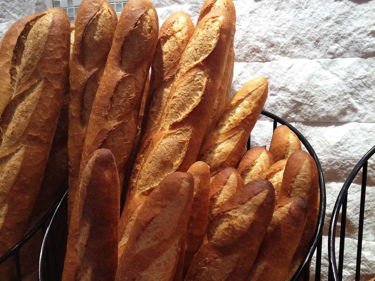 フランスパンは冷凍保存が基本 おいしくなる焼き方や保存法をまとめ 簡単男飯レシピ 作り方 Gohan